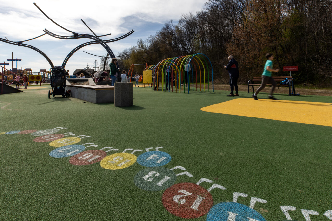 plac zabaw przy Lisiej G&oacute;rze w Rzeszowie, fot. Grzegorz Bukała, Urząd Miasta Rzeszowa